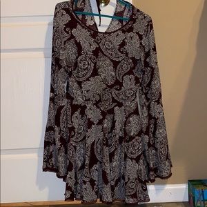 Bell sleeved pattern flowy dress